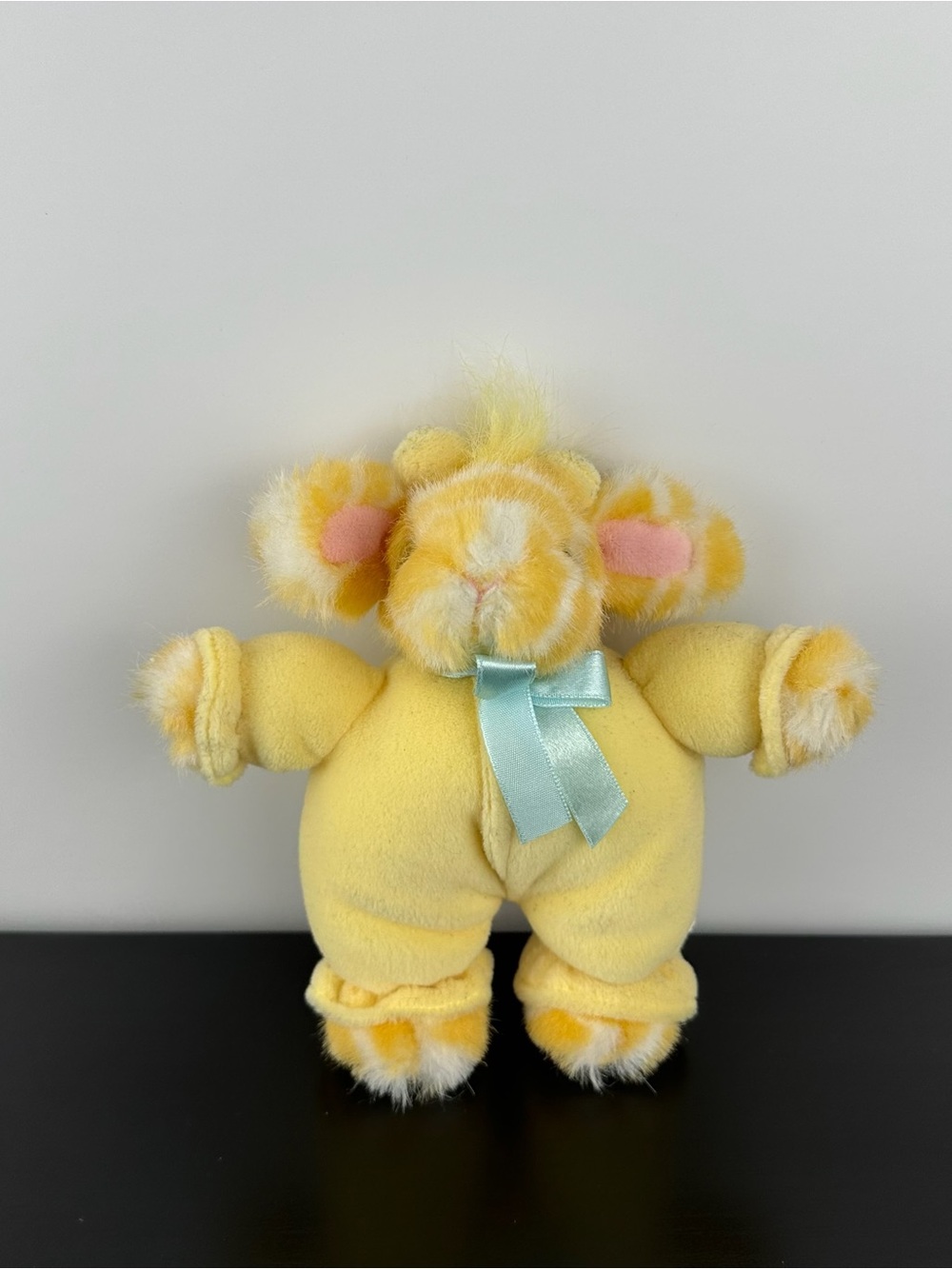 Russ Berrie Jolie Baby Giraffe 7” Yellow Orange Plush Blue Bow Rattle Inside
